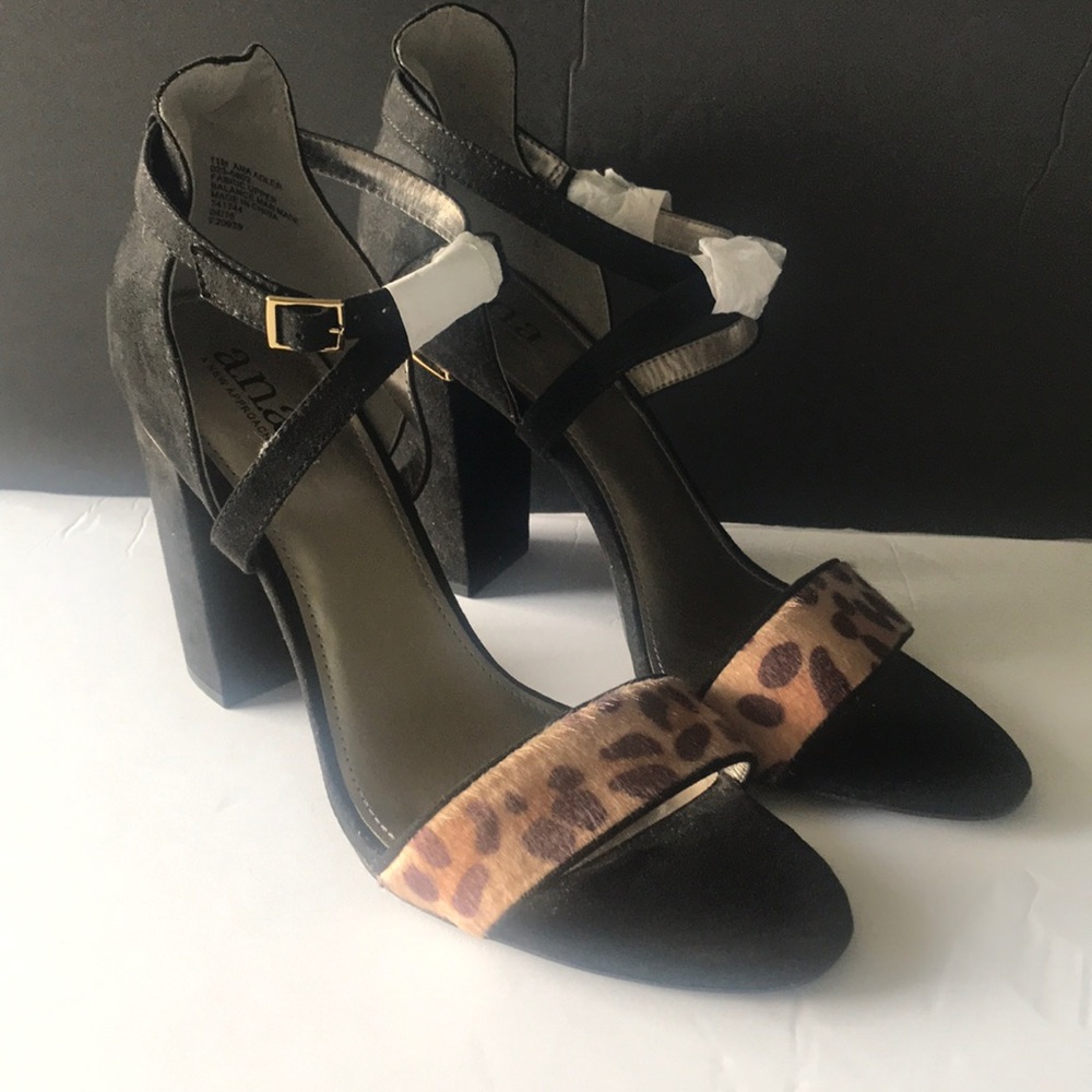 New Beautiful leopard accent heels size 11